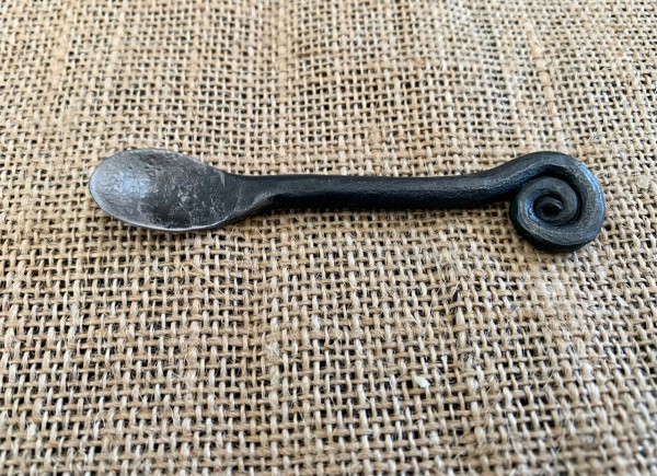hors d'oeuvre spoon