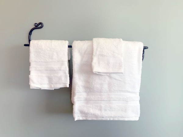wall mounted towel bar