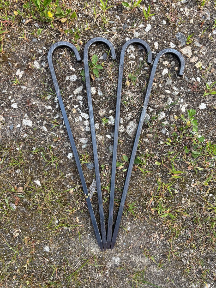 18" garden hose guides